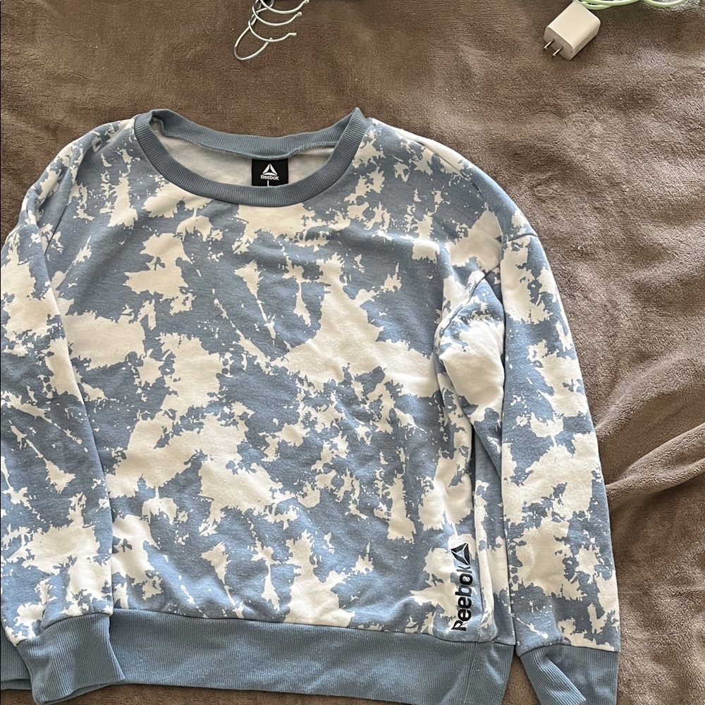 Reebok Men's Sweater in Blue and White